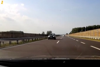 Még villogott is, miután a forgalommal szemben hajtott fel az M4-esre