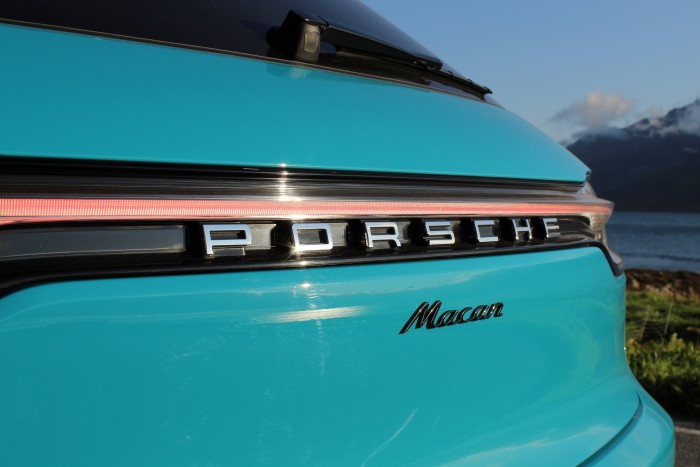 Ez a Porsche a vízen jár