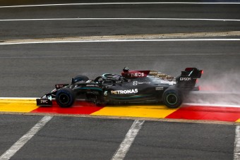Hamilton: Az F1-ben csak a pénz beszél