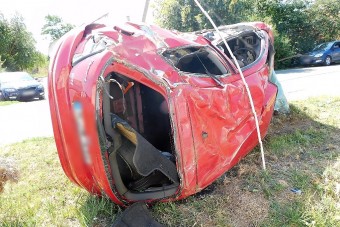 Az éj leple alatt ellopta ismerőse autóját, totálkárosra törte