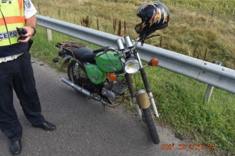 Forgalommal szemben hajtott Simsonnal egy idős férfi az M3-ason