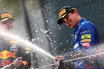 F1: Brutális fizetést kaphat Norris