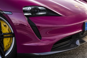 Megújult a Porsche villanyautója