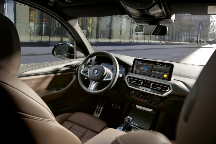 Máris megújult a BMW villanyterepjárója 6