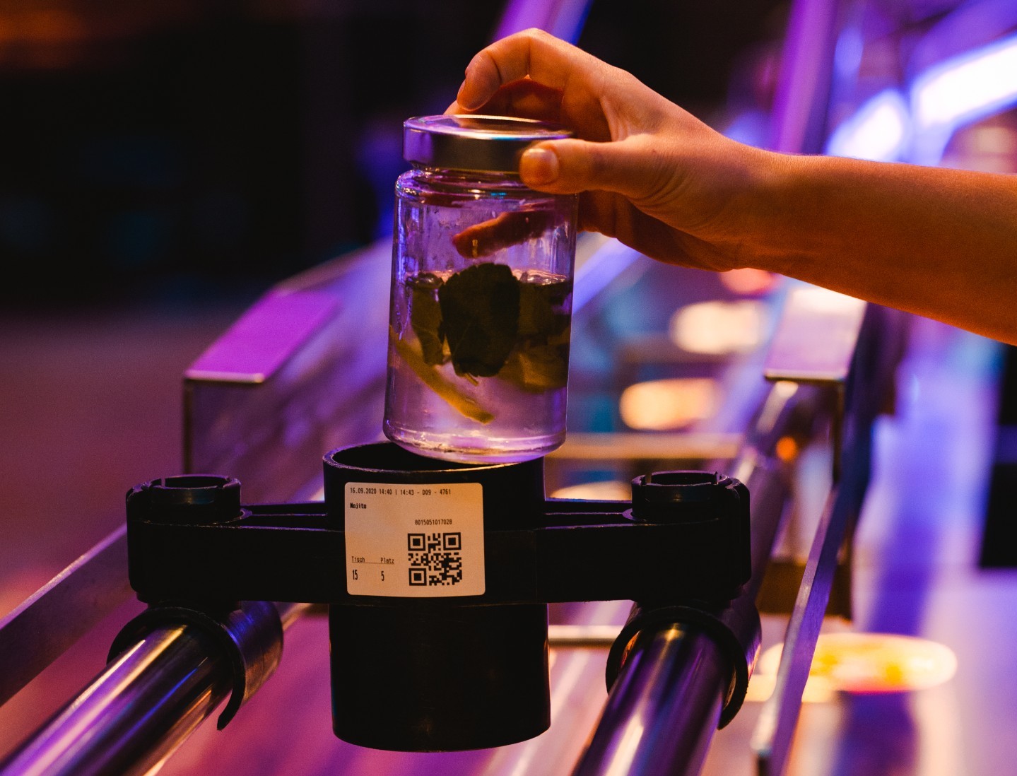 Hullámvasútra cserélték a pincéreket a szomszédos étteremben 3