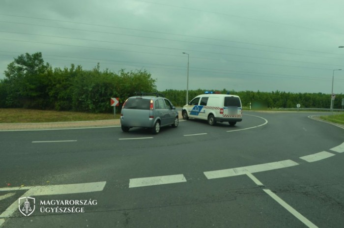 Kiborult az üdítő, megverte az előtte fékező autóst Kaposváron 1