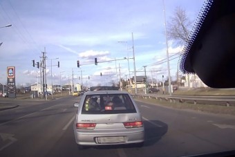 Több fronton is nagyon nehéz a helyzete a magyar autósoknak