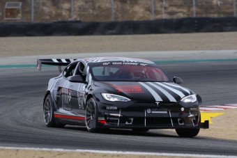 A Tesla beérett, már versenypályán is veri a legdurvább sportkocsikat
