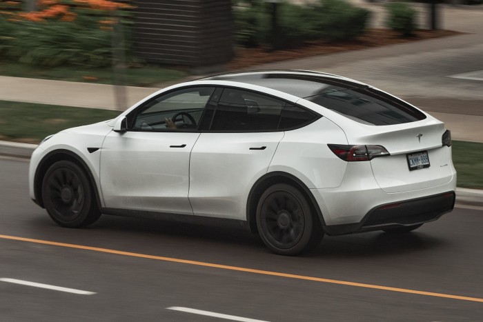 Lépéskényszerben a Tesla, csendben jött a nagy változás 2