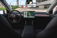 Már Európában is kapható a legújabb Tesla 10