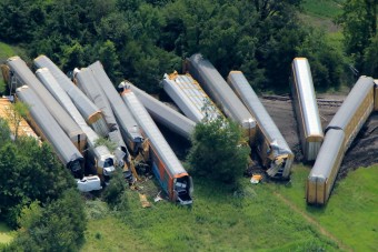 450 autó vesztét is okozhatta a vonatbaleset