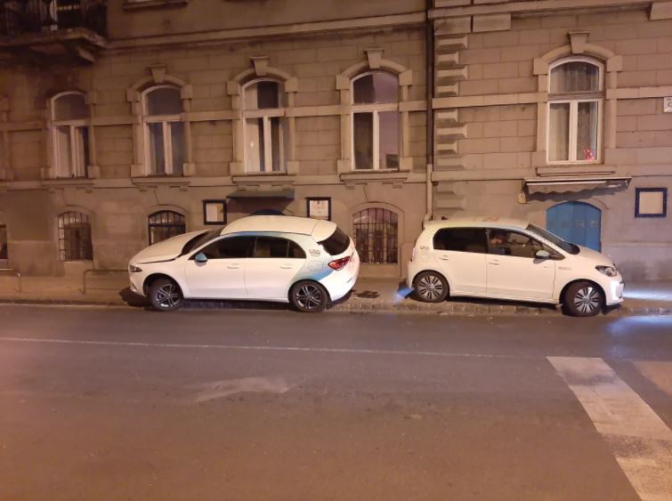 Úgy parkolták le az autómegosztós Mercedest Budapesten, ahogy még soha 1 | Vezess Úgy parkolták le az autómegosztós Mercedest Budapesten, ahogy még soha 1