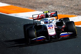 F1: Schumacher árthat a Haasnak