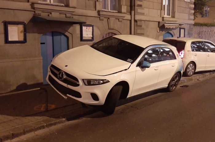 Úgy parkolták le az autómegosztós Mercedest Budapesten, ahogy még soha 2 | Vezess Úgy parkolták le az autómegosztós Mercedest Budapesten, ahogy még soha 2