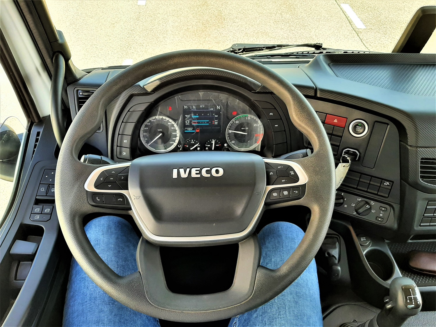 Felnőttek játékszere lett az Iveco dömperjéből 4