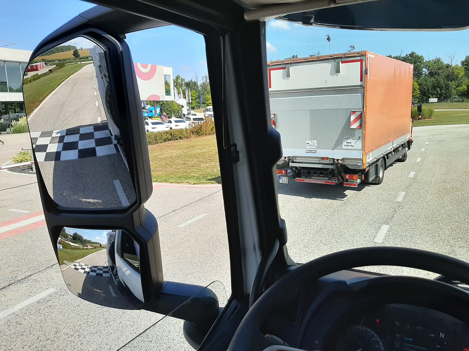 Felnőttek játékszere lett az Iveco dömperjéből 1
