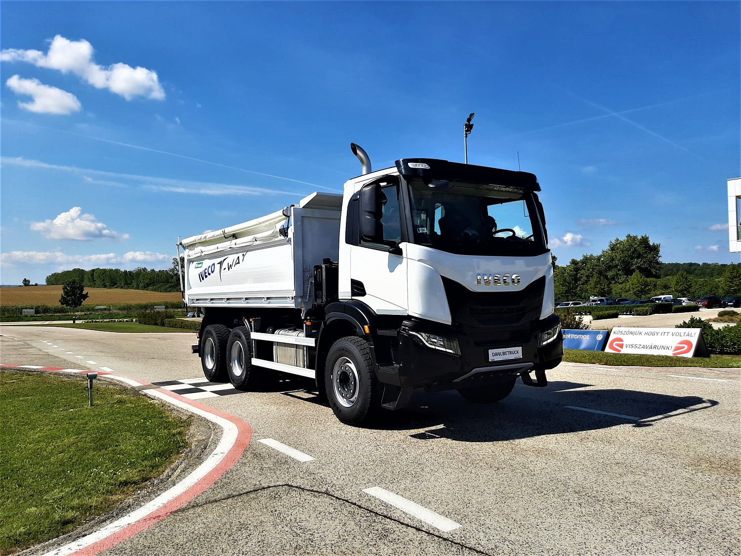 Felnőttek játékszere lett az Iveco dömperjéből 3