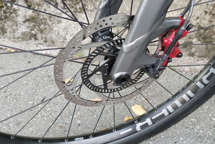 Tényleg biztonságos a hárommillió forintos bringa? Kipróbáltuk 8 Tényleg biztonságos a hárommillió forintos bringa? Kipróbáltuk 8