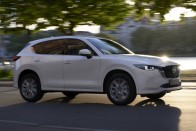 Alkalmazkodóbb lesz a Mazda crossovere 32