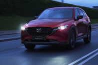 Alkalmazkodóbb lesz a Mazda crossovere 35