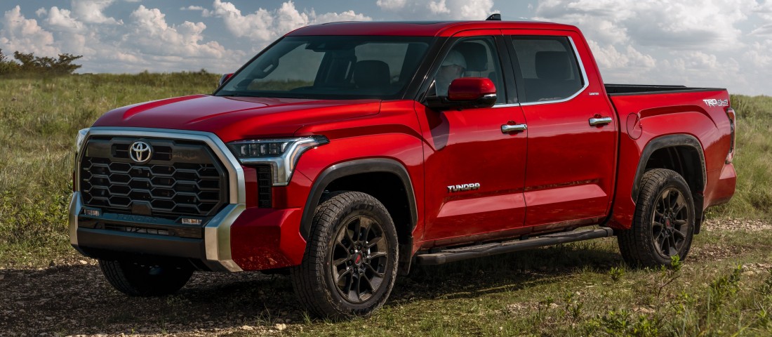 Hibrid pickupot mutatott be a Toyota