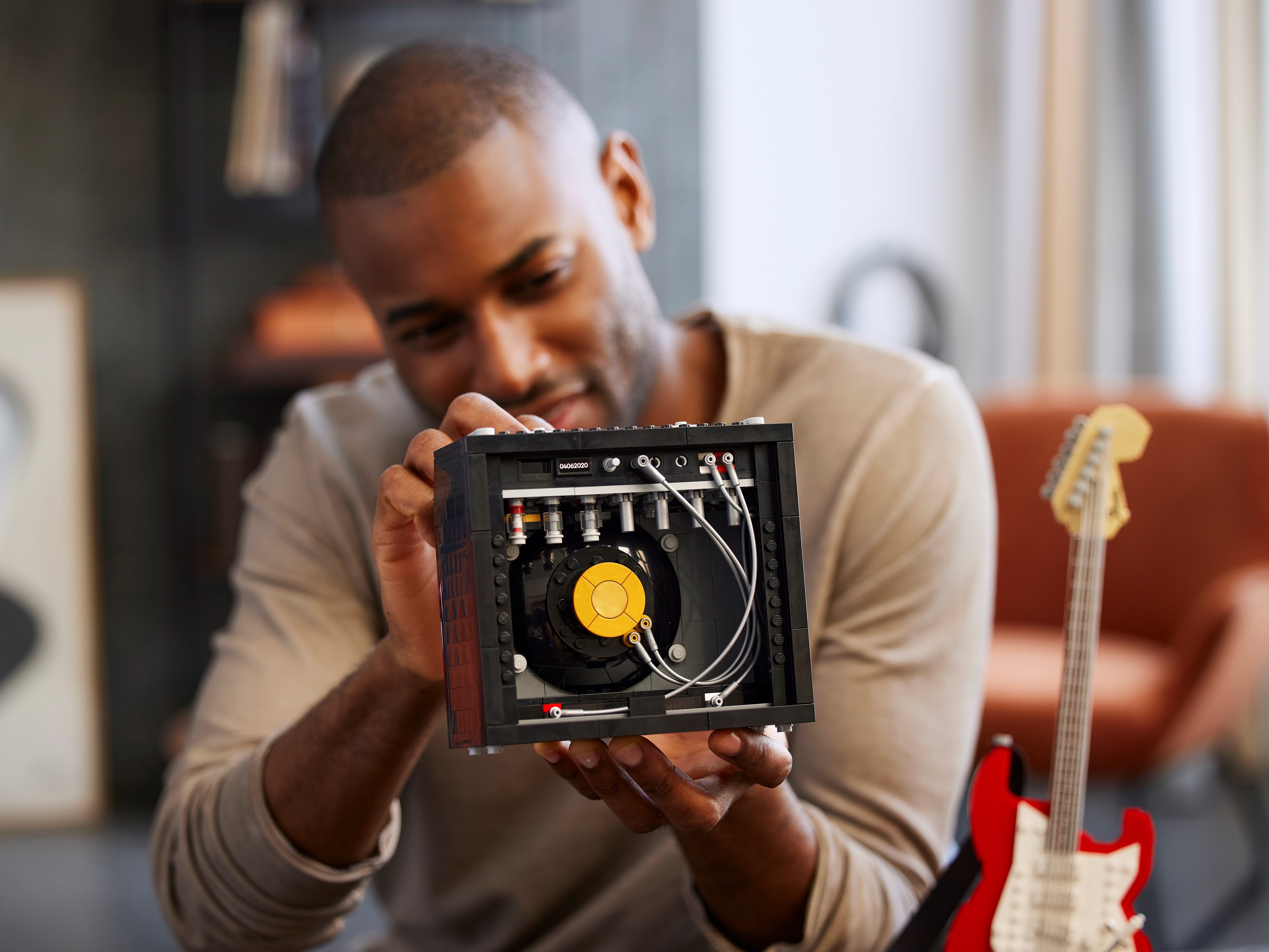 Menő villanygitárt épített a LEGO 2