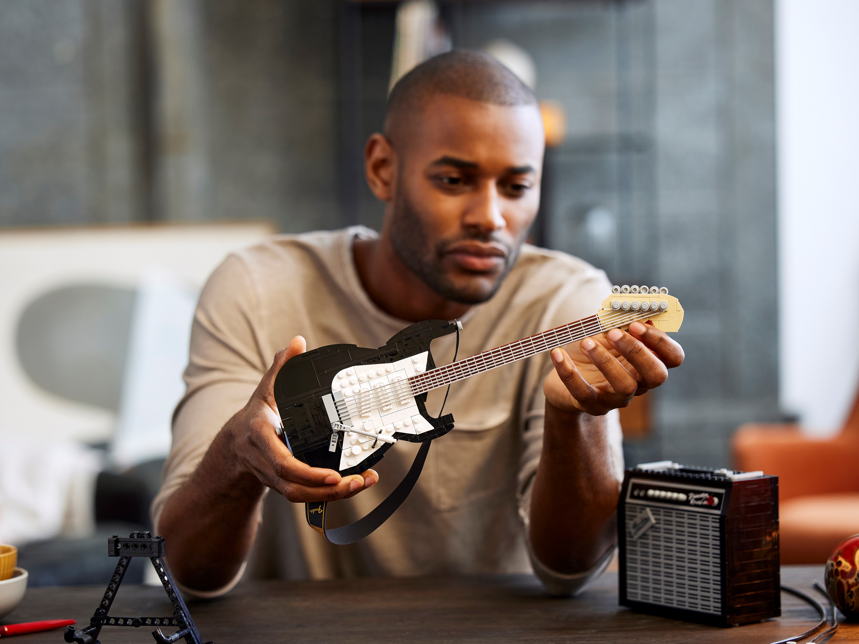 Menő villanygitárt épített a LEGO 3 | Vezess Menő villanygitárt épített a LEGO 3