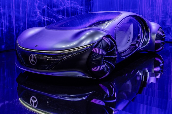 Gondolatirányítású autó a Mercedestől