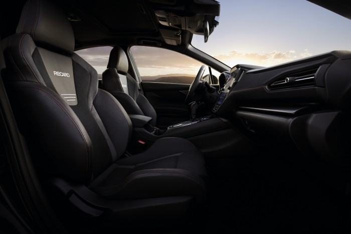 Megújult a legendás sportszedán 9