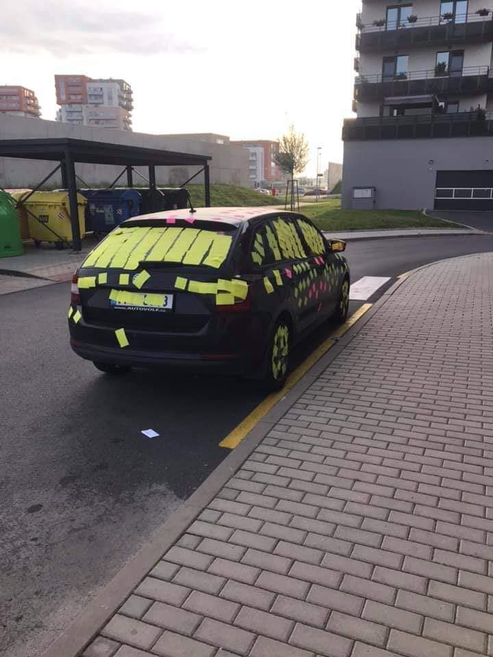 Purhabbal fújták tele egy BMW belterét, és jót röhögtek a dolgon 3