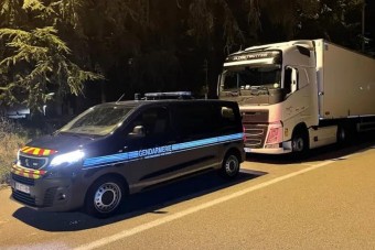145 km/órával száguldó kamionost kapcsoltak le