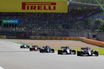 Nagyon durván kiosztottak egy Forma-1-es pilótát