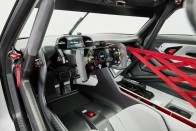 Ezer lóerős elektromos versenyautót mutatott be a Porsche 108