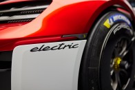Ezer lóerős elektromos versenyautót mutatott be a Porsche 103