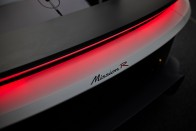 Ezer lóerős elektromos versenyautót mutatott be a Porsche 101