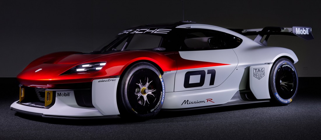 Ezer lóerős elektromos versenyautót mutatott be a Porsche