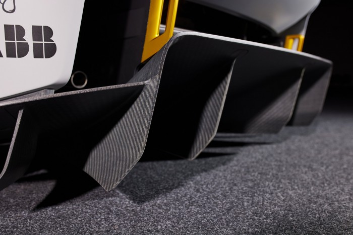 Ezer lóerős elektromos versenyautót mutatott be a Porsche 10