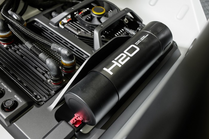 Ezer lóerős elektromos versenyautót mutatott be a Porsche 7