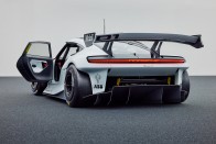 Ezer lóerős elektromos versenyautót mutatott be a Porsche 62