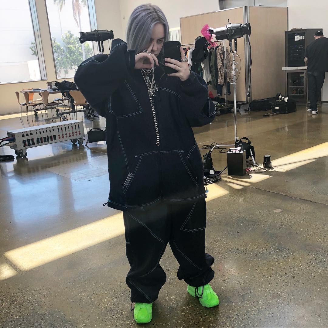 Billie Eilish szerint már az is baj, ha valakinek nagy mellei vannak az Instagramon 1 | Vezess Billie Eilish szerint már az is baj, ha valakinek nagy mellei vannak az Instagramon 1