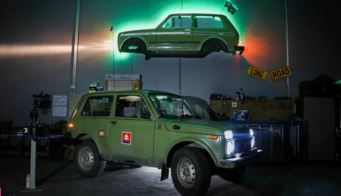 Ausztráliában lett fali dísz a félbevágott Lada Nivából 4