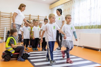 KRESZ-re tanítja az óvodásokat az Audi