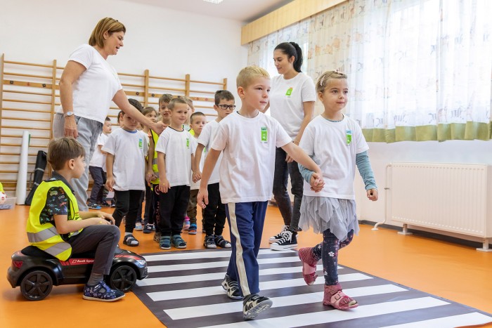 KRESZ-re tanítja az óvodásokat az Audi