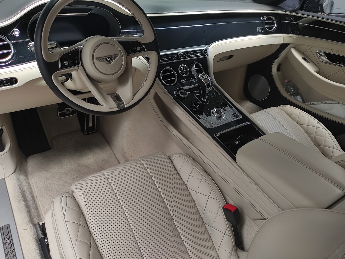 Lamborghinit, Bentley-t és Porschét árverez a NAV – Tudjátok, kié volt? 4