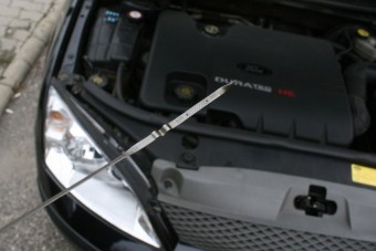 Frissen vett használt autóm eszi az olajat, kit perelhetek?