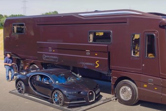 Milyen autóval állnál ennek a mozgó álomotthonnak a garázsába?