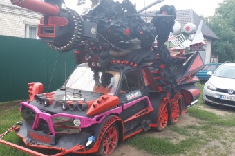 Erre a guruló, pokoli szörnyetegre tényleg nincsenek szavak