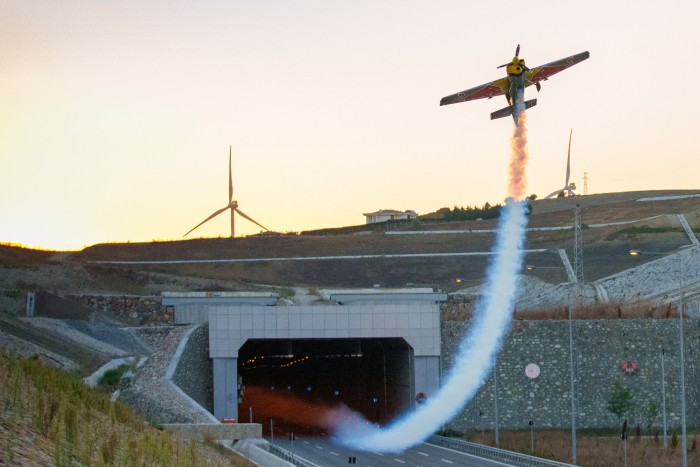 Alagútba repült a kisgép, rekord lett belőle