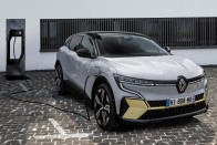 Villanyautóként folytatja a Renault Mégane 28