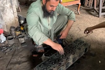 Ilyen egy hengerfej profi felújítása valahol Ázsia mélyén